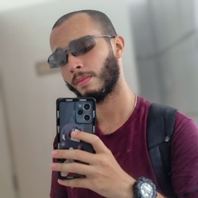 pdr_fis's profile picture. Nothing to see here. 
human.
Came a can got all.