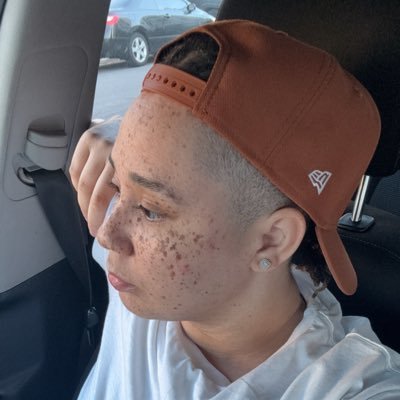 Lesbians Les B friends 🥰Be gentle with me 🏳️🌈 Masc woman with feminine heart. Big Virgo ♍️ Come Healed😏#DaPoet