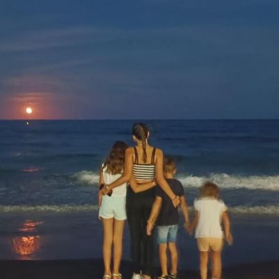 ISilanes's profile picture. Me encanta hacer cosas nuevas, siempre buscando retos. Enfermera de vocación, enamorada de mi familia.