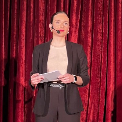 Periodista amb passió per la comunicació digital.
👩🏻💻 Freelance: gestió de xarxes i estratègia de marca
Professora associada de la @Uvic_FEC
