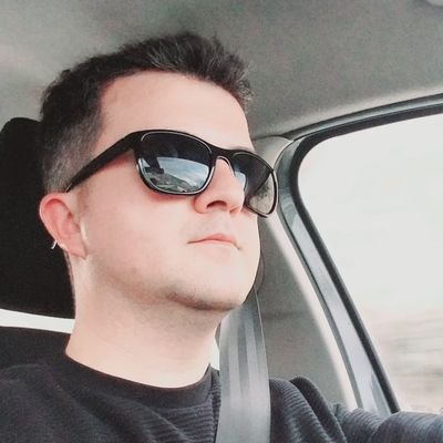 sistemloji's profile picture. Bizi en iyi yansıtanlar ise hep kırık aynalardı.