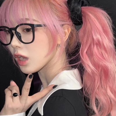 i @asapxwinter u 🐈⬛💗 @slpkarinax @franksxgiselle @hellojrwonheex