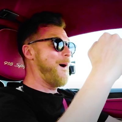 YouTube Producer @carwowuk. Occasional @carwowuk drag race face. Quite likes cars.