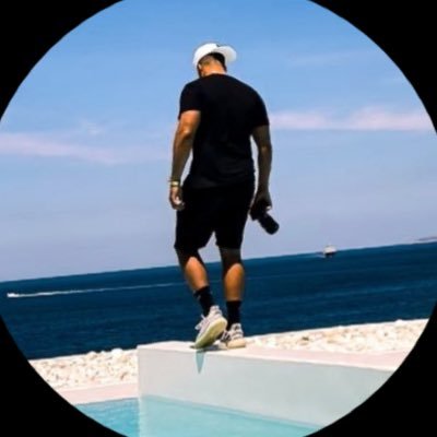 Crypto Since '16📈|550k On Socials📲| Real Estate/ Airbnb🏠|World Traveler ✈️ | 28k Students📖 |Millionaire Mentor ✍️ I Exposing The Lizards 🦎