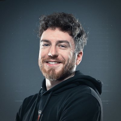 🇫🇷 Graphic Designer for @ZQSDProductions & @MandatoryGG
@EsportInsights co-founder / former @IFGK_Agency / @GameHer
#DeboutToujours💜
📸also me @Dann_Aart