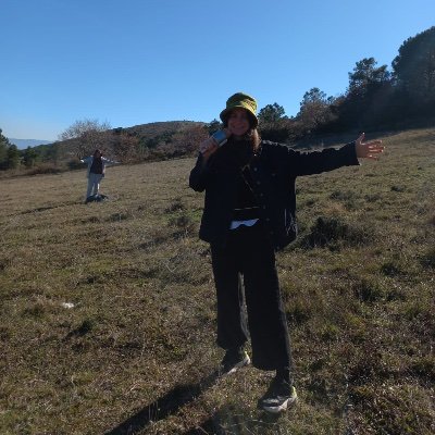 burcumburlop's profile picture. 