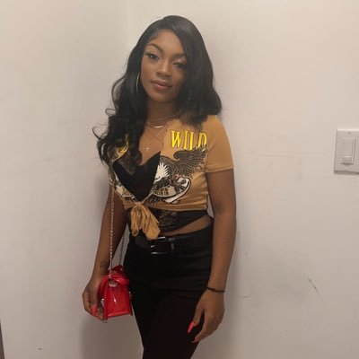 MoSimone12's profile picture. Authenticity 🔑 Who is She?