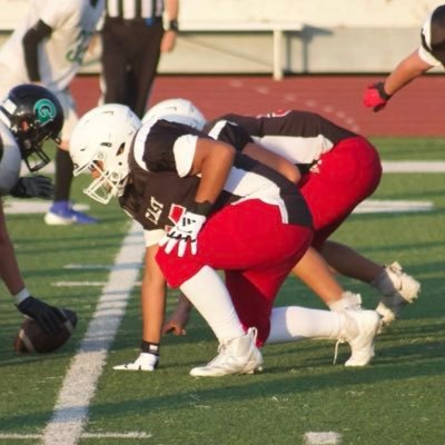 MaximinoC98's profile picture. Class of 2028 🏈C/DT#WININTHEDARK