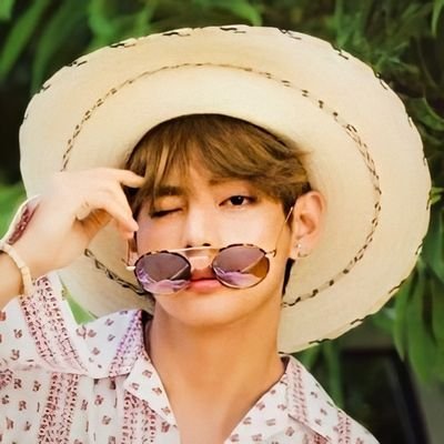 vroseily's profile picture. taehy and rosé