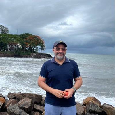 JasjotGarcha's profile picture. orthpaedic surgeon