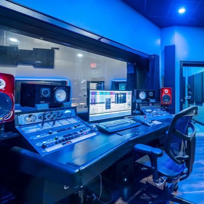 Loves music, enjoys sports, politics, and video games. Progressive, social Democrat. Philly sports enthusiast. Aspiring audio engineer. he/him 🇵🇸🕊️🇮🇱