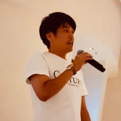 大阪生まれ、進学校ボンボン育ち→19歳の時、父親の会社が倒産→20代、飲食ビジネスで年商10億→30代、コンサル会社にジョインし上場→40代、麻布台ヒルズにある会社で事業開発してます。お酒は嗜む派に切り替えました。
