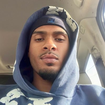 f_vuitton's profile picture. https://t.co/3pDI2BHKt6