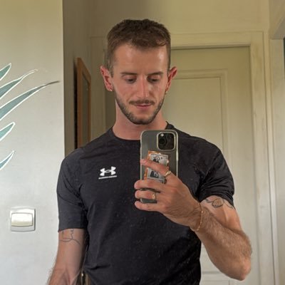 teteaclaques_'s profile picture. tripping, falling, with no safety net
