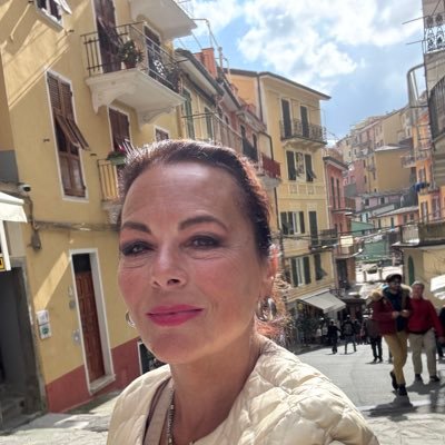 Vivo de literatura, cine, series, música, política, y deportes (que hacen otros).
