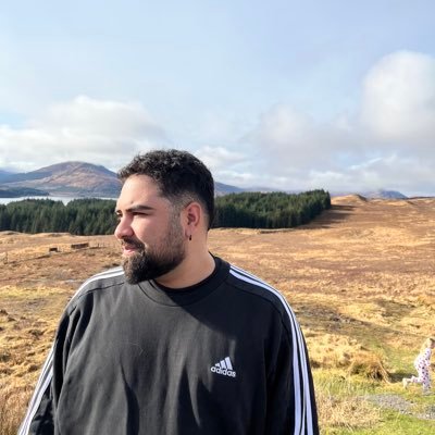 periodista - 29🥀- un día intenté ordeñar una vaca, ese mismo día aprendí la diferencia entre vaca y toro