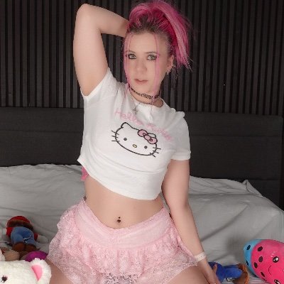 kleine süße Maus 🐭 die in einer ziemlich heißen WG lebt 🔞