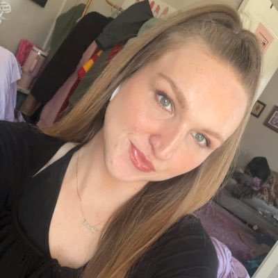 car0narita's profile picture. don’t come for me, unless i twirl for you