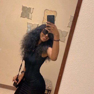 24 ง'̀-'́)ง 💕 ♒︎ #nofear 🐍 I’m living in the future so the present is my past my presence is a present kiss my a$$