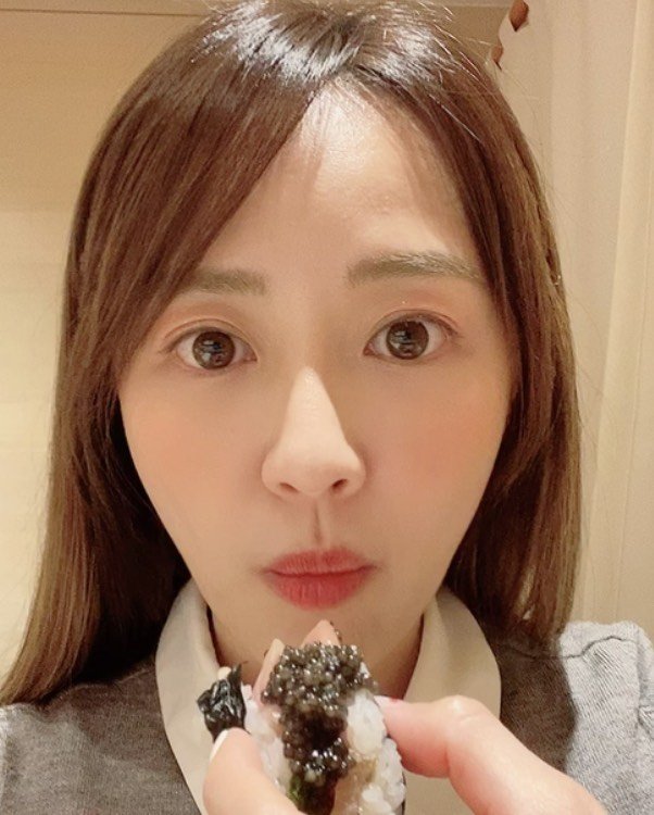 私は今32歳で独身ですが、最近寂しくて、大人で穏やかな恋人を探しています。30歳以上の独身男性がいる場合は、私のLINE:2568665を追加して電話で連絡することができます