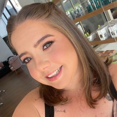 Juh_antunes21's profile picture. Vida de fã não é fácil.Cadelinha e apaixonada por Lucinha Lins ❤️ E fã das melhores velhas desse mundo!😍🎭