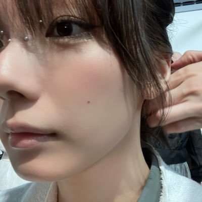 高校3年生です。信仰はしていません。家庭環境は悪いのかな。もうわからないです。家庭の立て直しに頑張りながら自分の面倒も見るのに忙しく、毎日つらいです。今は普通の人間になれるように努力しています。もうどうしたら良いかわからない。やるせない。韓日 祝福2世