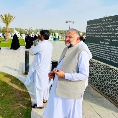 شعبدہ گربھی پہنتے ہیں خطیبوں کالباس
بولتا جہل ہے بد نام خرد ہوتی ہے