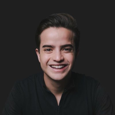 Sócio de + empresas do que tenho de idade • 2x 📚 Best-seller • ForbesUnder30 • 3 Exits • Fundador da @realdealedu • Empreender é Servir. Crescer é Dever.