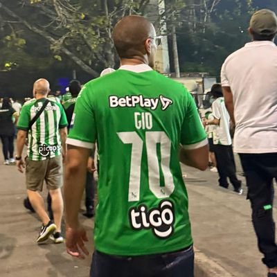 Nací altivo y libre sobre una sierra Antioqueña • Atlético Nacional 🏆🏆 🇳🇬 • Fútbol, historia y objetos que vuelen.