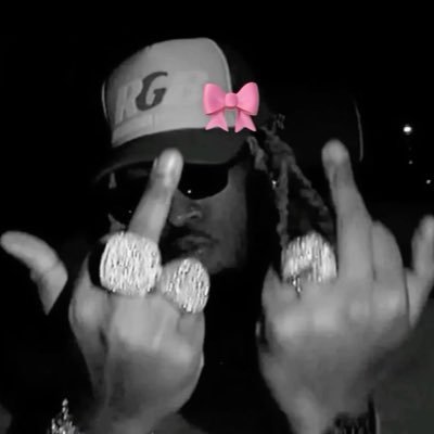 imnotsaniah's profile picture. an aspiring menace to society 😼
ig: saniahwww