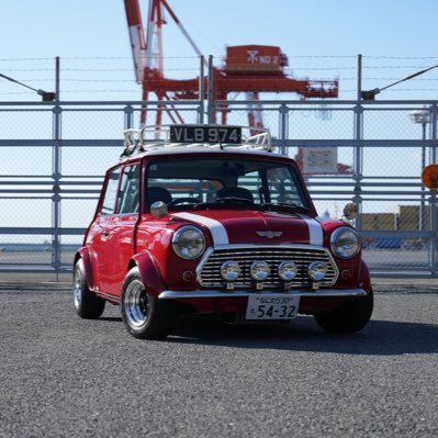 goshigosio's profile picture. クルマの部品売る会社に勤めてはや数十年。愛車は'97ローバーミニ。月3くらいの映画鑑賞。行く店は限られているけどラーメン好き。似非アクアリスト。