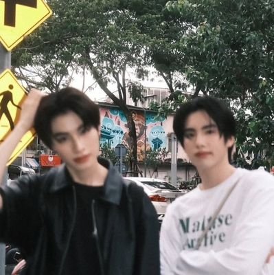ไอติมนมที่กำลังฟินไก่แดง พะพะน่ะ