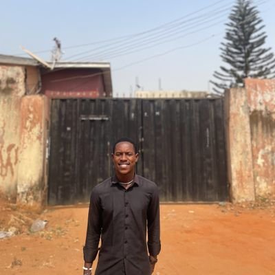 A student of the University of ibadan/ Veterinary Medicine Class Representative/ influencer