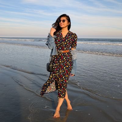 NYC. Mumbaikar. Proud Indian. Tambrahm. Typical Gemini. NYU'16. Bookworm. Phone/Internet-Addict. Romcom lover. Cricket-Indian Sports Cheerleader.