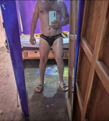 Aquí pasivo varonil entron con culo aguantador y tragon, con gusto por los poppers,cloruro, mota y cris,me.gusta el sexo rudo