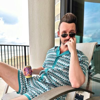 Actor, vocalist, audition coach, playwright, pizza enthusiast. KSU ‘17. Whit’s Husband. He/Him