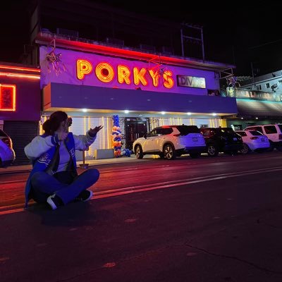 Jaz_Mtz's profile picture. Lic. Derecho ⚖️
Dog lover & caguamas friendly.