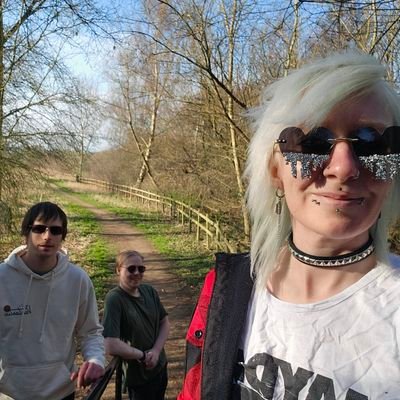 New Manchester based, Pop Punk/Alternative band. 🎤-@20_YearsTooLate 🎸-@Alan20YTL 🎸 - @Rickhg772