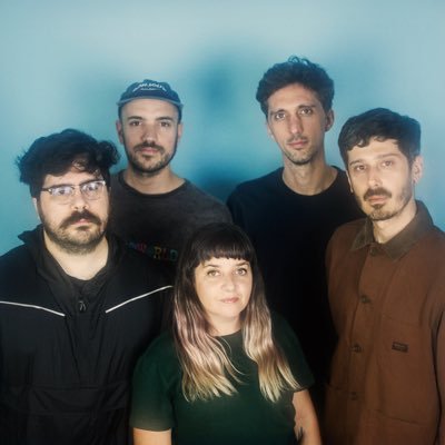 ‘Extrañamente’, nuestro nuevo álbum, ya disponible en plataformas 🌌