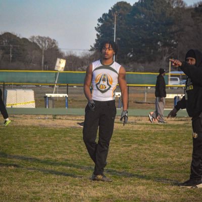 DM(V)| 6’1|180|4.49 40yrd dash Lazer time| 🎓26’| 3.3 gpa|16 y.o.| LB/RB/KR/PR |Multi Sport Athlete| Louisparkerathletics@gmail.com