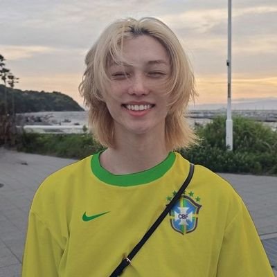 RedbubbleArtist☆Stay
2001| 23yo
🇧🇷/🇺🇸
She/Her ♀️ Ela/Dela