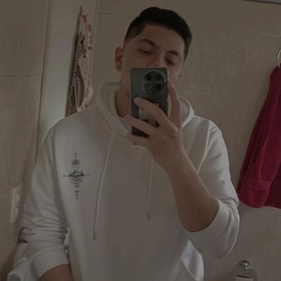 MisterVictor27's profile picture. 🇪🇨-UIO
\U/
Estudiante