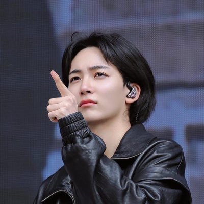 just a gurlie who loves & cries at every little thing #디노 and #정한 do.