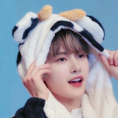 AriaTheCowLover's profile picture. 💗💜💙 🐄Moo🐄 💜24 She/They💜 ✨Gemini✨ ❤️K-Pop❤️ 💞BL/GL💞 💙#1 New Kidz on the Block by ZB1 fan💙 🦊On my way to rizz up Matthew frfr🦊 🖤⏳Memento Mori⌛