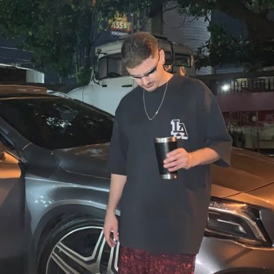 por isso quem sobe escuta as vozes te dizendo, pula.