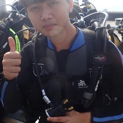 極醜的男子 Profile