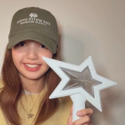 ivoivvvo's profile picture. Multi k-pop stan💕 BLINK, MY, STAY, FEARNOT. I also like football⚽️