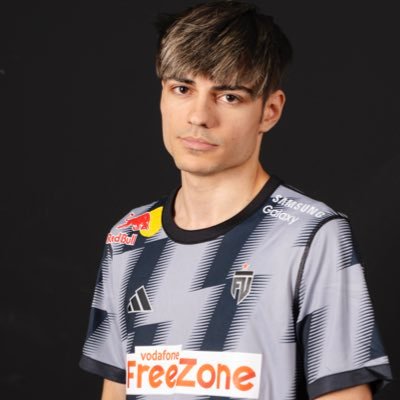 21 🇪🇸 | Rocket League Pro Player for @FUTesportsgg | Europe and SSA Regional Champ | TikTok +200k | Twitch Partner | Business: vksailen@suppagency.gg 📧