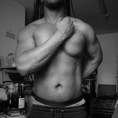 👨🏾🍳 by day 🌄, 🌽🌟 by 🌌, A Hotel🏩🛏️ connoisseur, that does some F🤼♂️s,
Content Creating Artist on so many levels,
Links down below 😏 you naughty 😈😈