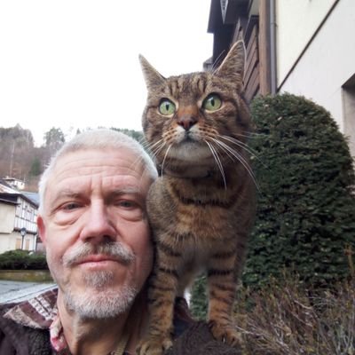 ✝️💙🐈⬛🐈⬛🎶♟️🗽🇩🇪🇭🇺🇺🇸
VISIONÄRE braucht das Land... aber nicht INVASIONÄRE...
#Bahnhofsruine retten = lebenslang mietefrei wohnen! Akut/ dringend!